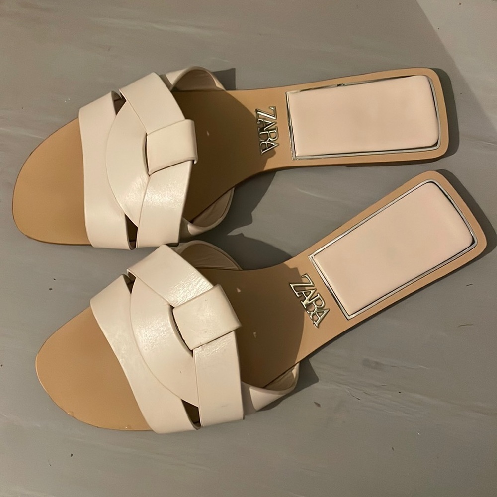 Zara low heeled crossed leather sandals